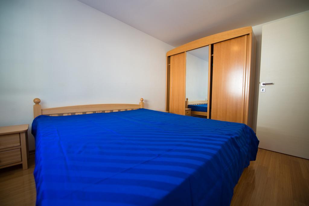 Apartments Karlo Baška Voda Oda fotoğraf